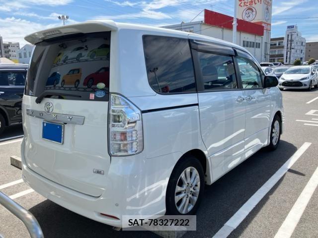 Toyota VOXY 2011-03 8372358-6