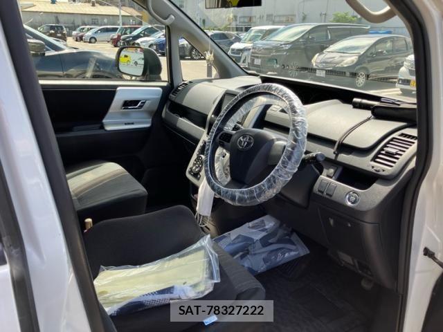 Toyota VOXY 2011-03 8372358-7