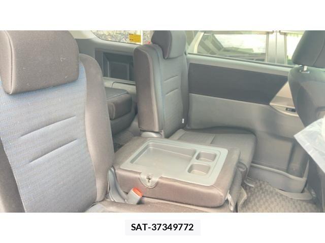 Toyota VOXY 2008-08 8372362-12
