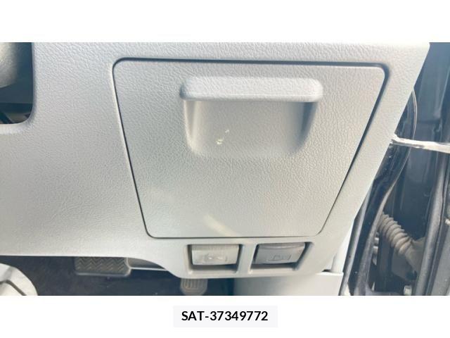 Toyota VOXY 2008-08 8372362-18