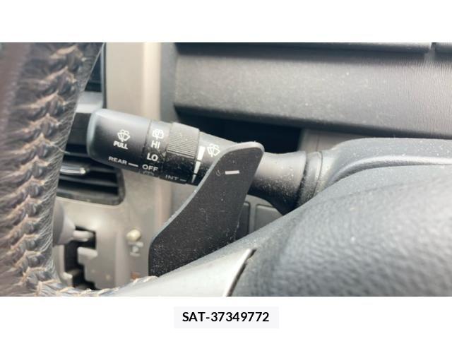 Toyota VOXY 2008-08 8372362-24