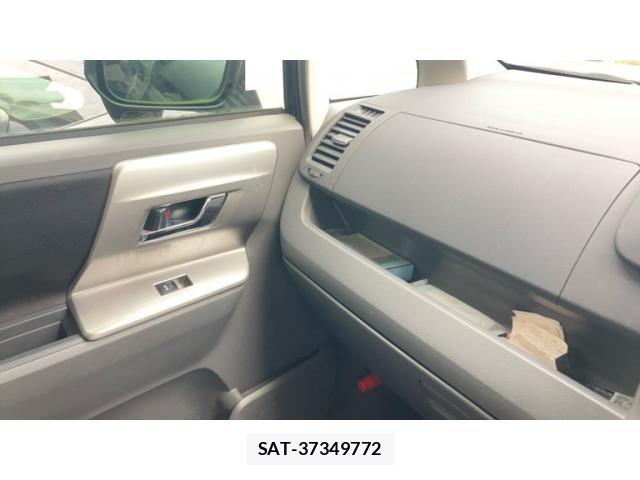 Toyota VOXY 2008-08 8372362-28