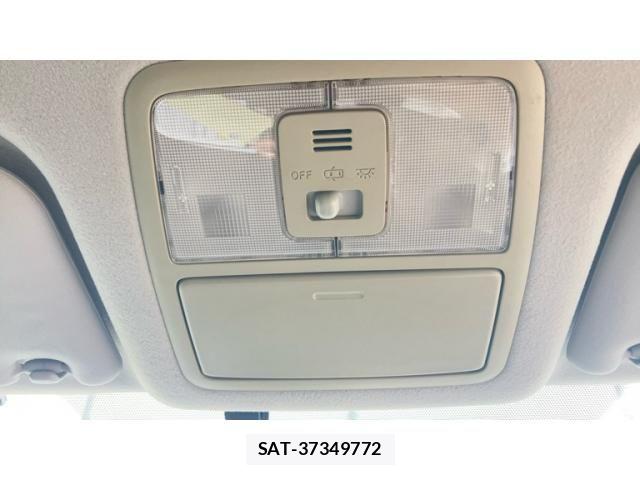 Toyota VOXY 2008-08 8372362-29