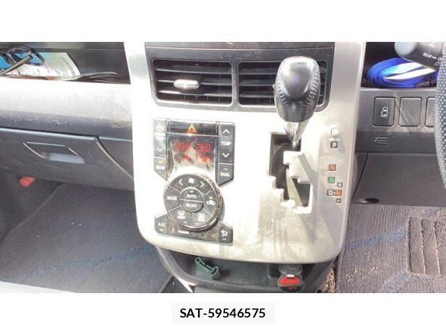 Toyota VOXY 2012-09 8372361-10