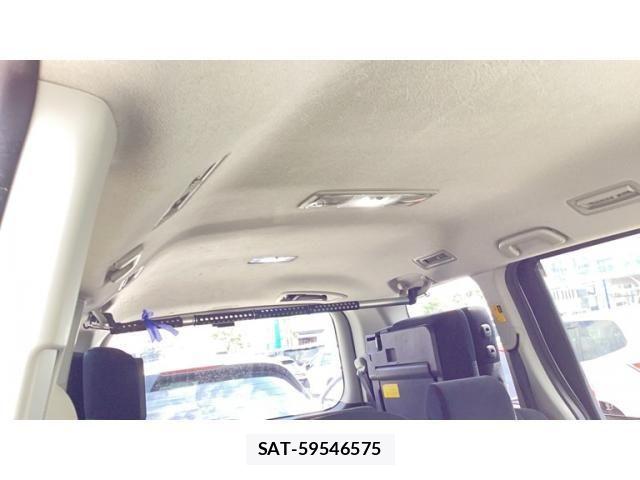 Toyota VOXY 2012-09 8372361-14
