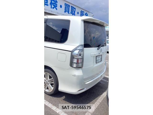 Toyota VOXY 2012-09 8372361-1