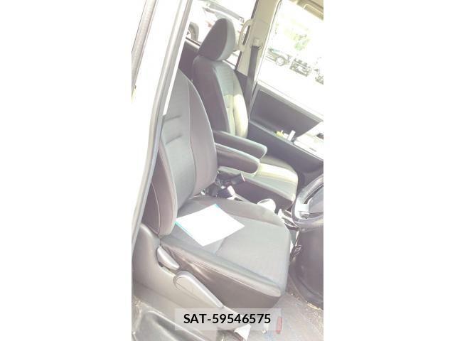 Toyota VOXY 2012-09 8372361-3
