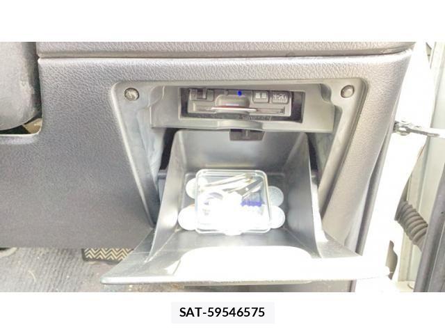 Toyota VOXY 2012-09 8372361-6