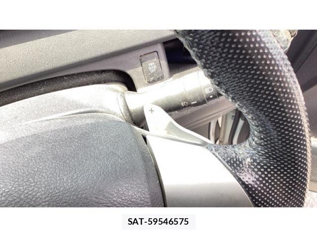 Toyota VOXY 2012-09 8372361-8