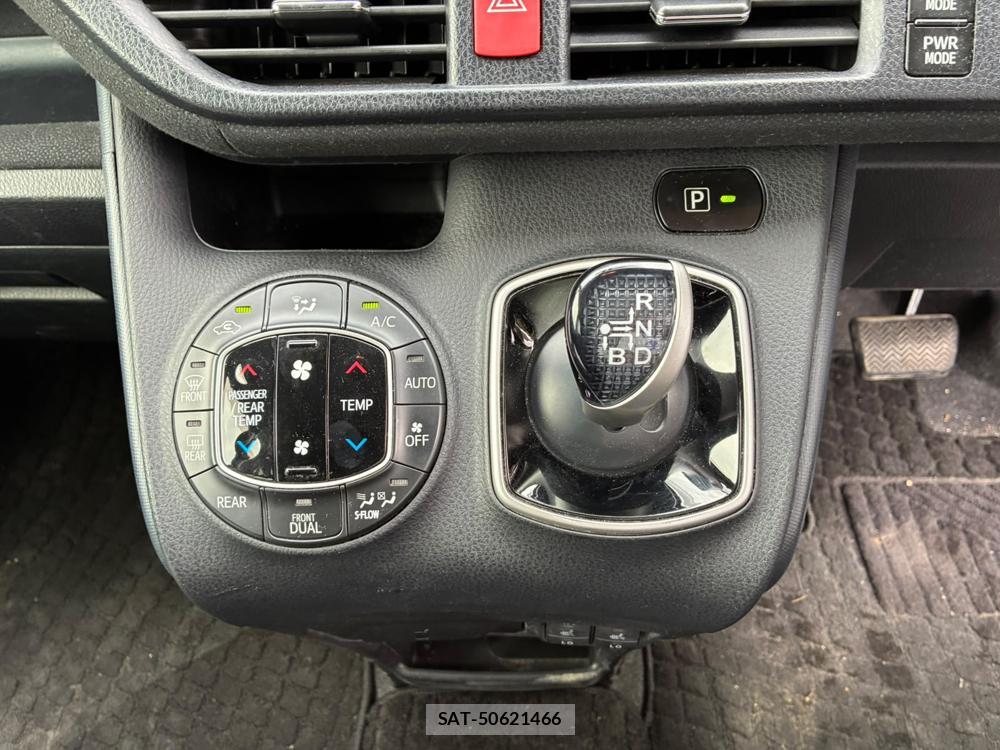Toyota VOXY 2014-07 8344476-19