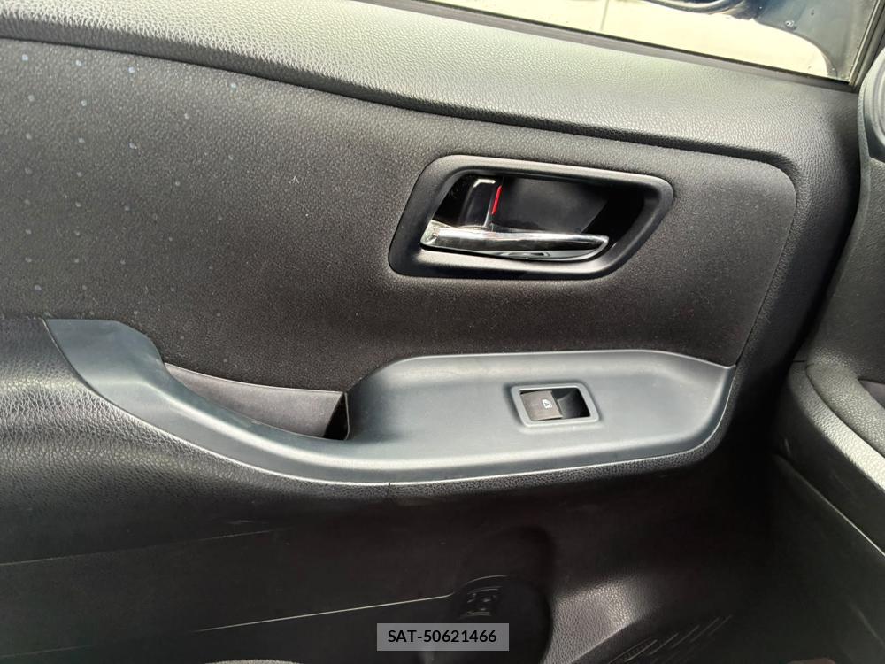 Toyota VOXY 2014-07 8344476-22