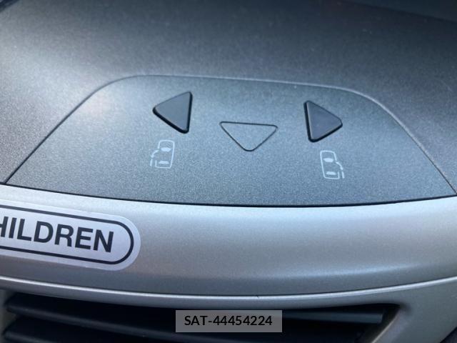 Toyota VOXY 2005-07 8372366-13