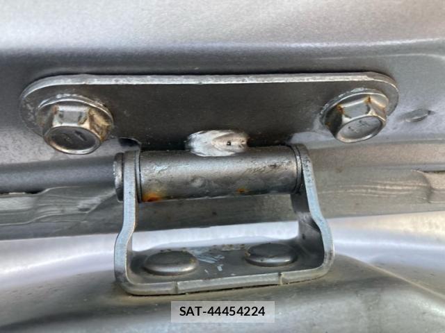 Toyota VOXY 2005-07 8372366-17