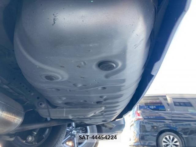 Toyota VOXY 2005-07 8372366-20