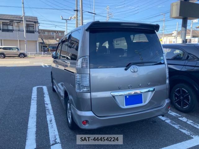 Toyota VOXY 2005-07 8372366-3