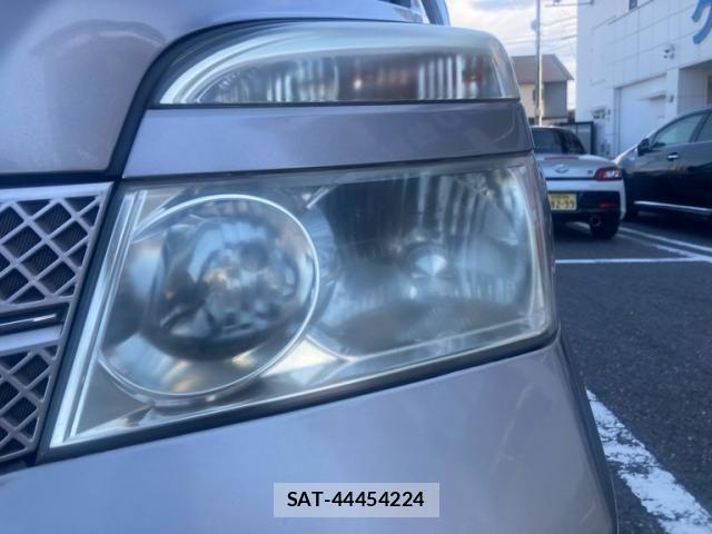 Toyota VOXY 2005-07 8372366-4