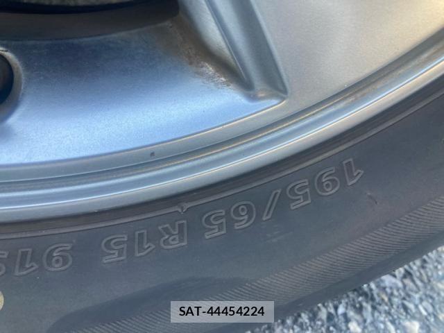 Toyota VOXY 2005-07 8372366-6