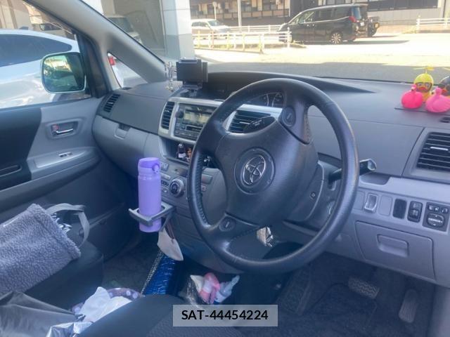 Toyota VOXY 2005-07 8372366-8