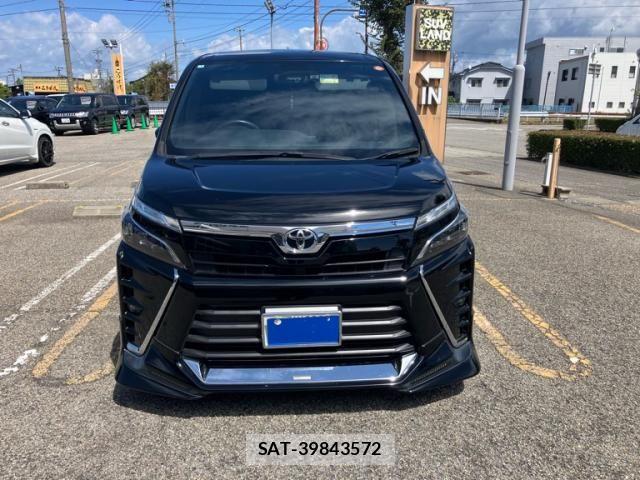 Toyota VOXY 2019-01 8372353-1