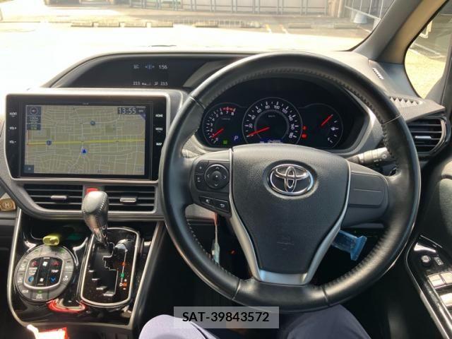 Toyota VOXY 2019-01 8372353-19