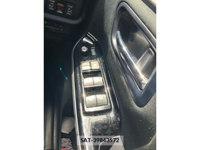 Toyota VOXY 2019-01 8372353-20