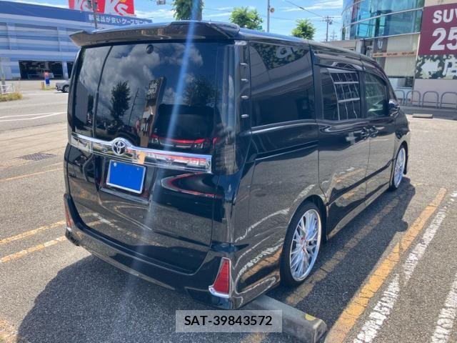 Toyota VOXY 2019-01 8372353-3
