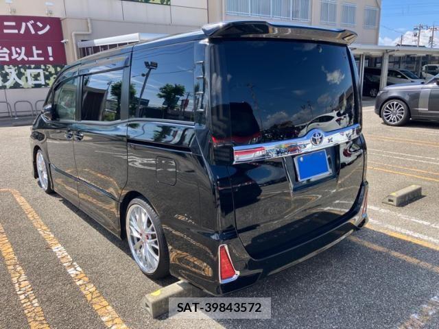 Toyota VOXY 2019-01 8372353-4