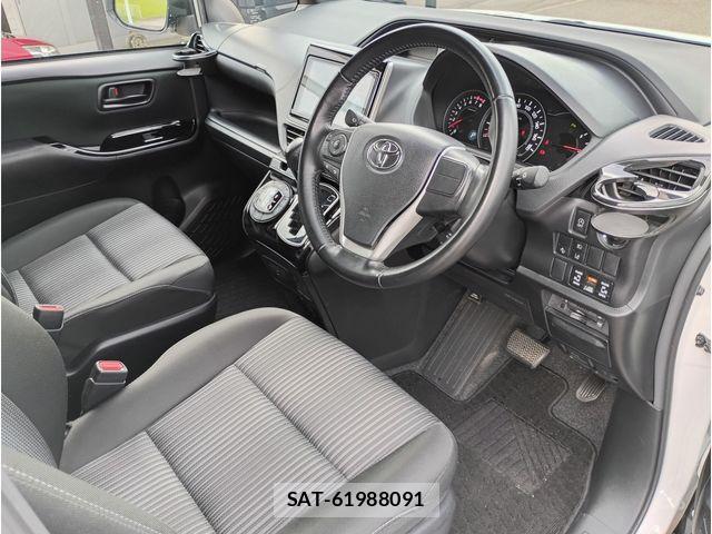 Toyota VOXY 2020-08 8372352-12