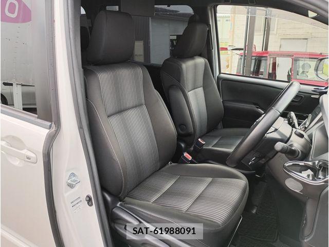 Toyota VOXY 2020-08 8372352-13