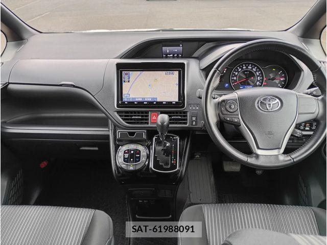Toyota VOXY 2020-08 8372352-1