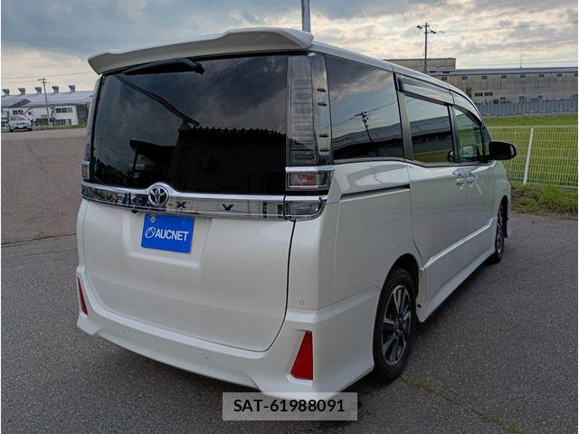 Toyota VOXY 2020-08 8372352-2
