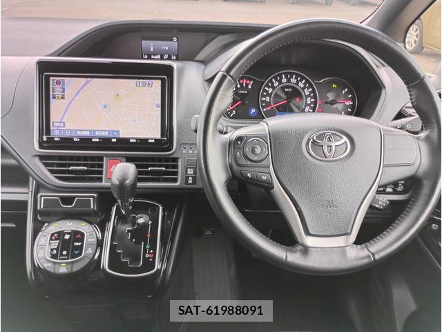 Toyota VOXY 2020-08 8372352-6