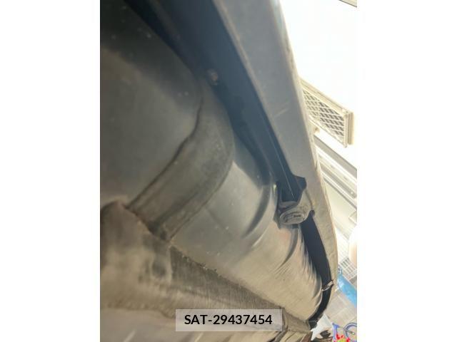 Toyota VOXY 2015-01 8372359-12