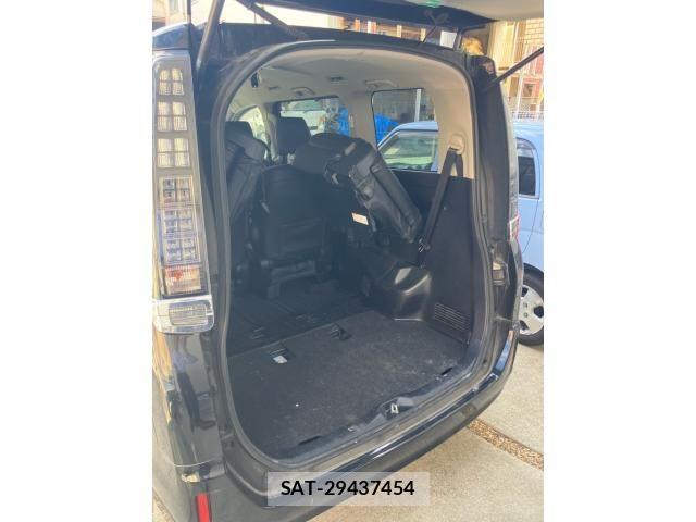 Toyota VOXY 2015-01 8372359-13
