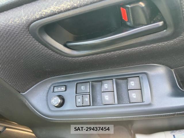 Toyota VOXY 2015-01 8372359-15