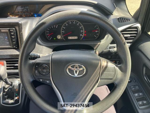 Toyota VOXY 2015-01 8372359-20