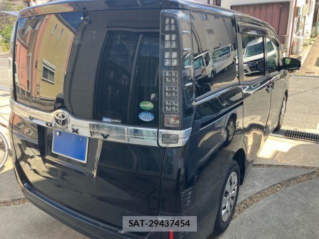 Toyota VOXY 2015-01 8372359-5