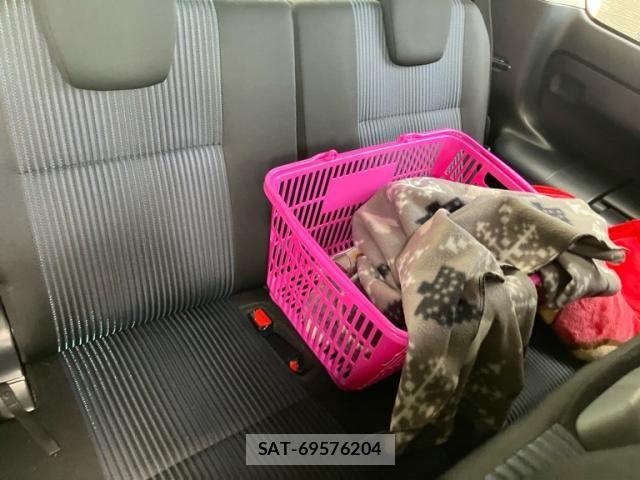 Toyota VOXY 2014-09 8372356-11