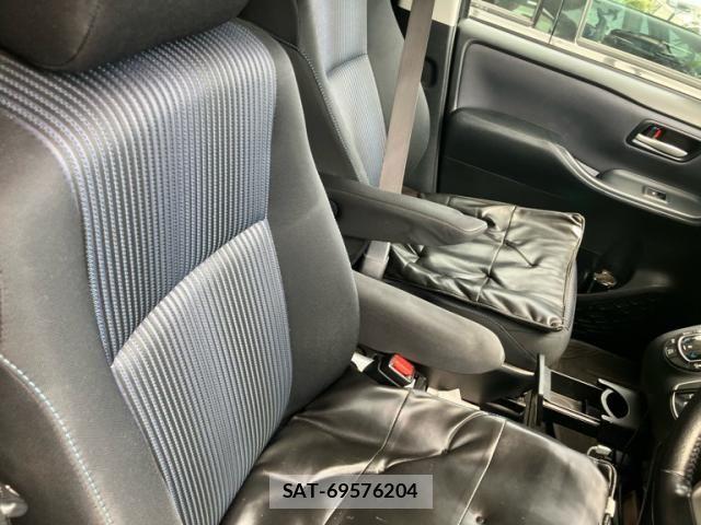 Toyota VOXY 2014-09 8372356-12