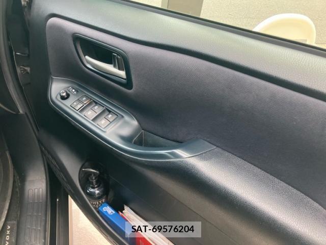 Toyota VOXY 2014-09 8372356-14