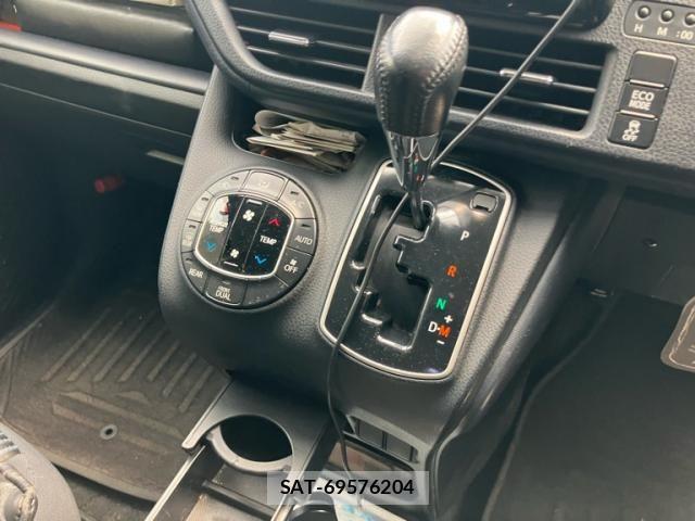 Toyota VOXY 2014-09 8372356-16