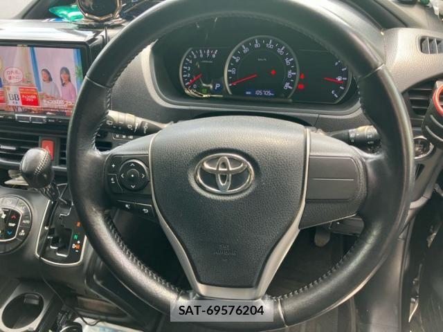 Toyota VOXY 2014-09 8372356-18