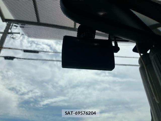 Toyota VOXY 2014-09 8372356-22