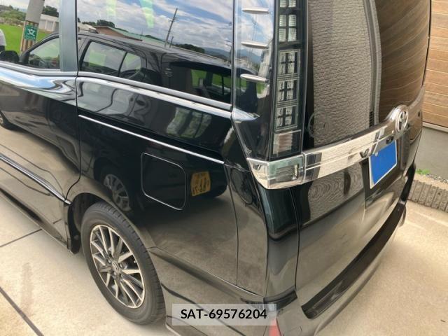 Toyota VOXY 2014-09 8372356-2
