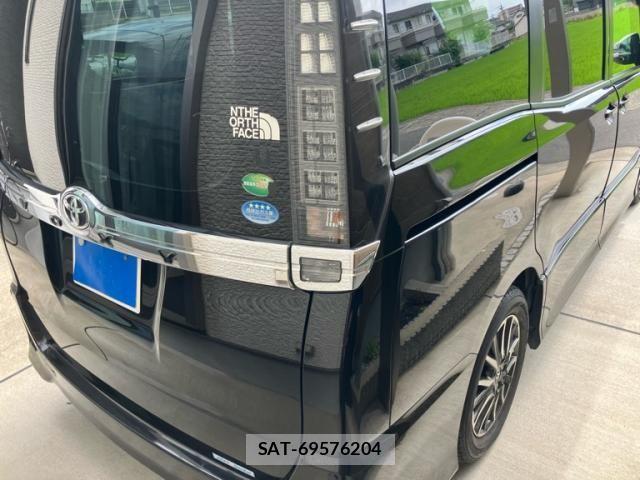 Toyota VOXY 2014-09 8372356-3