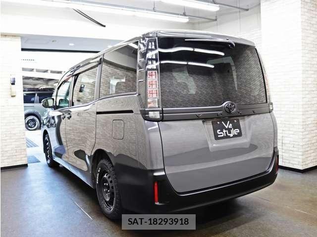 Toyota VOXY 2014-08 8415747-15