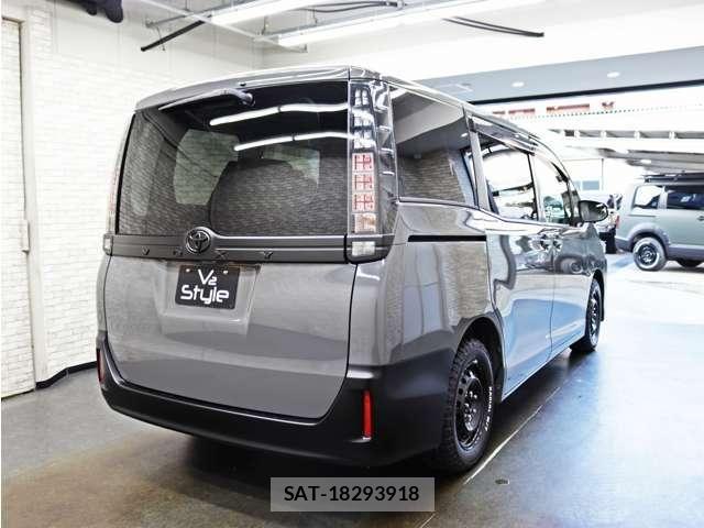 Toyota VOXY 2014-08 8415747-16