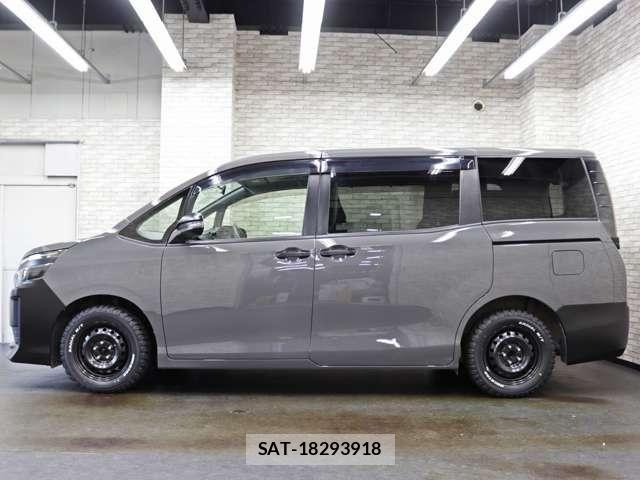 Toyota VOXY 2014-08 8415747-1