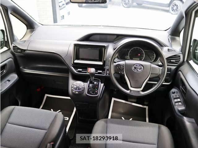 Toyota VOXY 2014-08 8415747-19