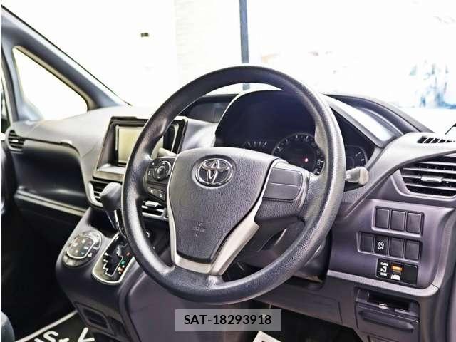 Toyota VOXY 2014-08 8415747-25